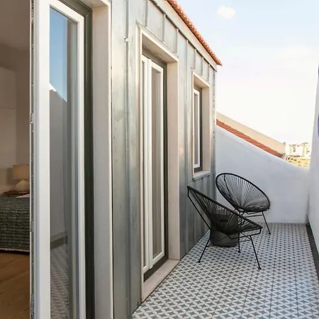 Relaxing And Authentic Terrace Duplex Near Alfama *