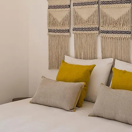 Relaxing And Authentic Terrace Duplex Near Alfama * ליסבון