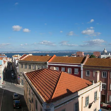Relaxing And Authentic Terrace Duplex Near Alfama Apartment *