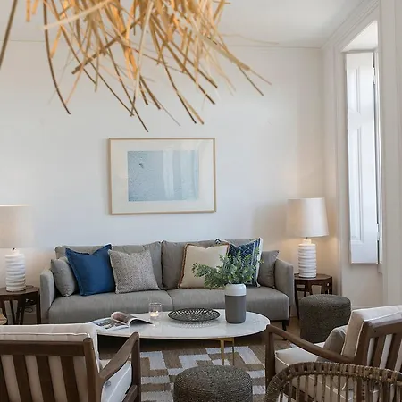 Relaxing And Authentic Terrace Duplex Near Alfama דירה *