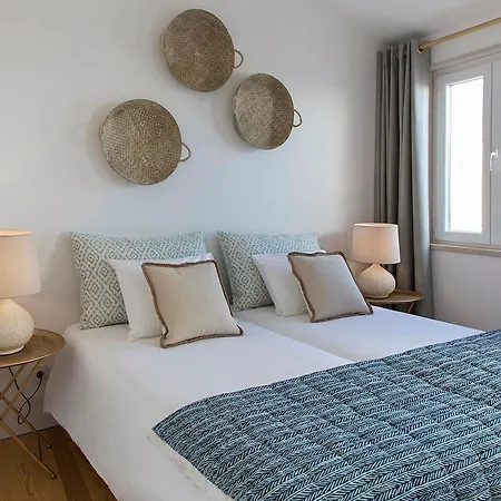 Relaxing And Authentic Terrace Duplex Near Alfama דירה