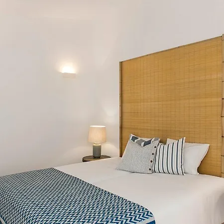 Relaxing And Authentic Terrace Duplex Near Alfama Apartment *