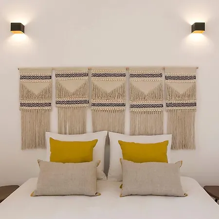 Relaxing And Authentic Terrace Duplex Near Alfama ליסבון