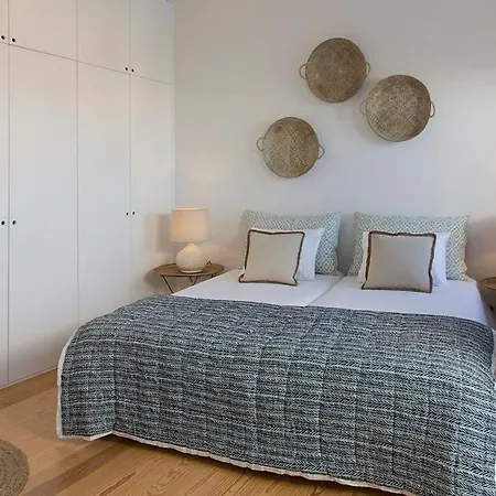 Relaxing And Authentic Terrace Duplex Near Alfama ליסבון